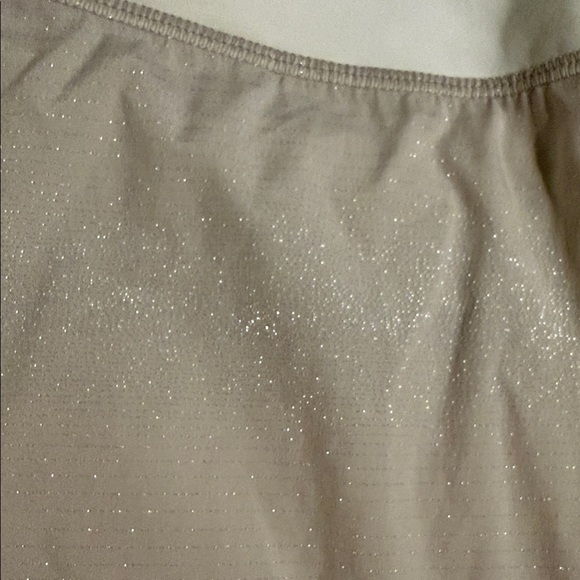 Lululemon Women's athletic shimmery Cream and Tan tiered Skirt - Picture 4 of 4